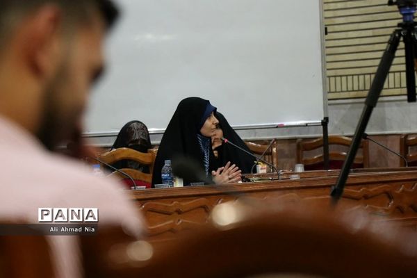 نشست استاندار قم با دبیران تشکل‌های دانشجویی