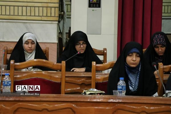 نشست استاندار قم با دبیران تشکل‌های دانشجویی