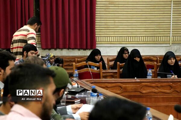 نشست استاندار قم با دبیران تشکل‌های دانشجویی