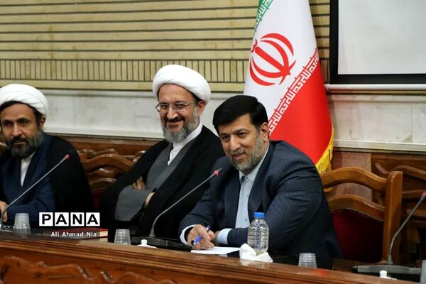 نشست استاندار قم با دبیران تشکل‌های دانشجویی