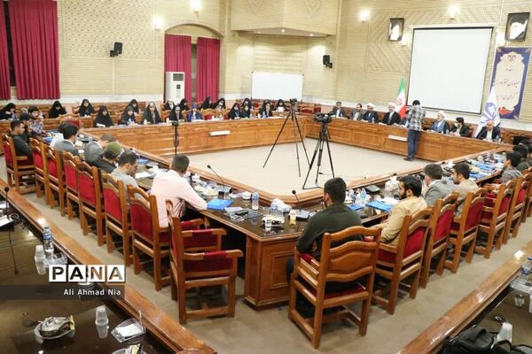 نشست استاندار قم با دبیران تشکل‌های دانشجویی