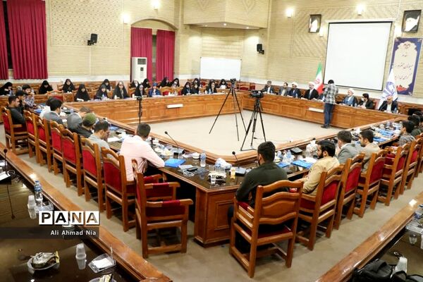نشست استاندار قم با دبیران تشکل‌های دانشجویی