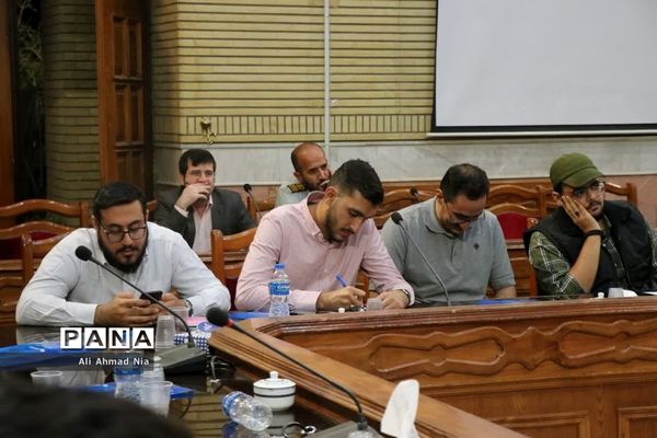 نشست استاندار قم با دبیران تشکل‌های دانشجویی