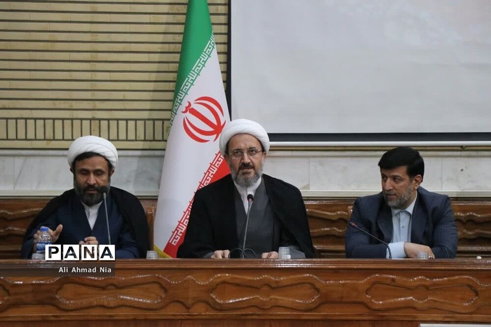 نشست استاندار قم با دبیران تشکل‌های دانشجویی