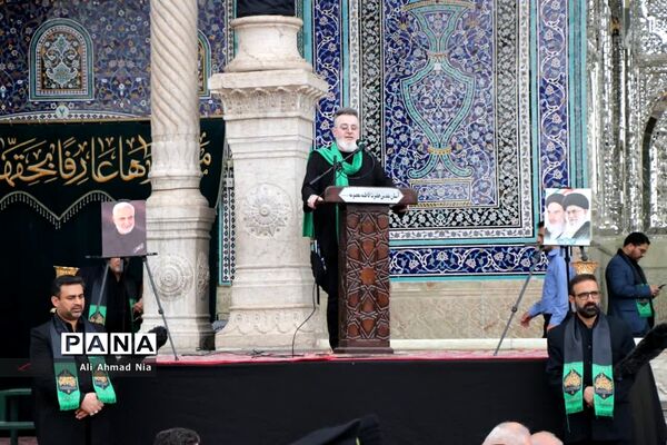 آیین نصب پرچم سیاه بر گنبد حرم حضرت معصومه(س)