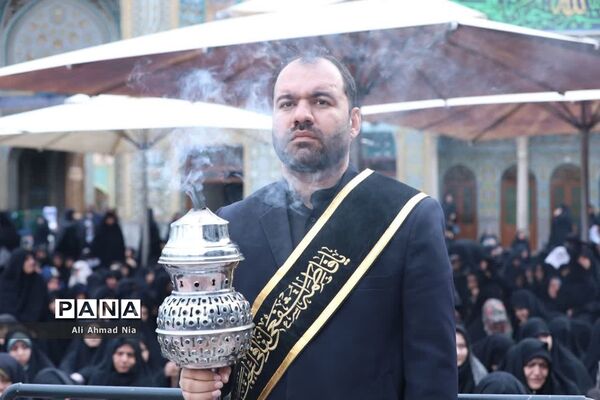 آیین نصب پرچم سیاه بر گنبد حرم حضرت معصومه(س)