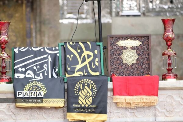 آیین نصب پرچم سیاه بر گنبد حرم حضرت معصومه(س)