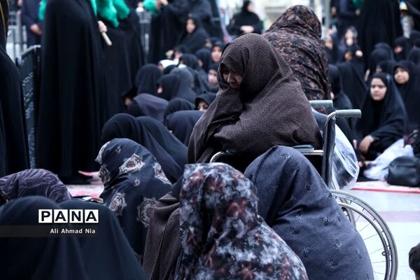 آیین نصب پرچم سیاه بر گنبد حرم حضرت معصومه(س)