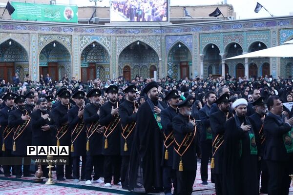 آیین نصب پرچم سیاه بر گنبد حرم حضرت معصومه(س)