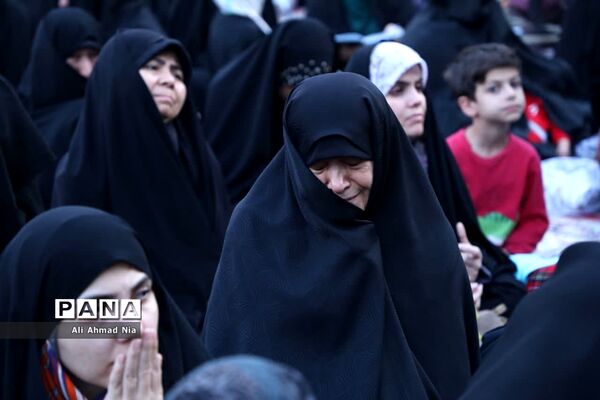 آیین نصب پرچم سیاه بر گنبد حرم حضرت معصومه(س)