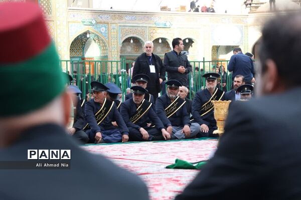 آیین نصب پرچم سیاه بر گنبد حرم حضرت معصومه(س)