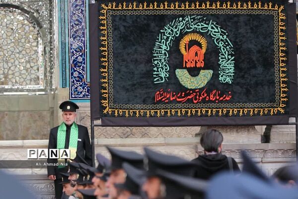آیین نصب پرچم سیاه بر گنبد حرم حضرت معصومه(س)
