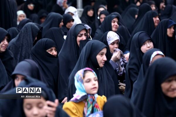 آیین نصب پرچم سیاه بر گنبد حرم حضرت معصومه(س)