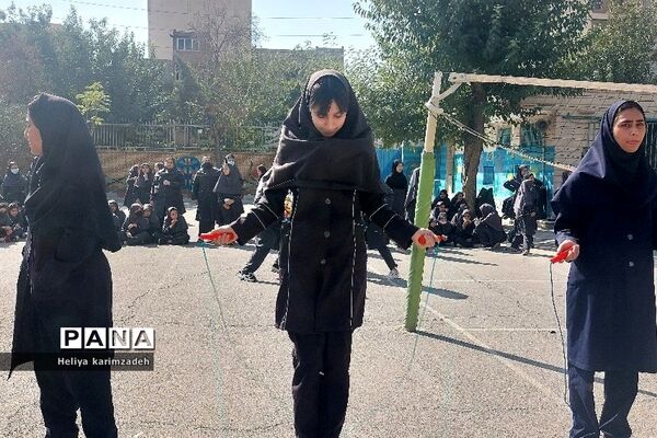 برگزاری مسابقات ورزشی به‌مناسبت هفته تربیت‌بدنی در دبیرستان فاطمه‌الزهرا(س)