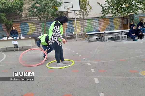 برگزاری مسابقه مادر دختری در دبیرستان استاد شهریار