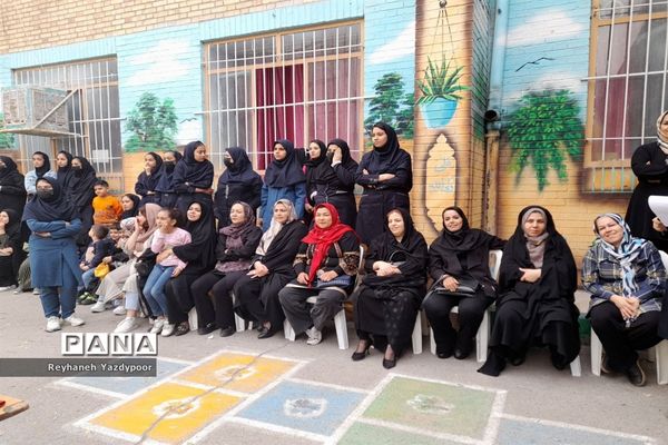 برگزاری مسابقه مادر دختری در دبیرستان استاد شهریار