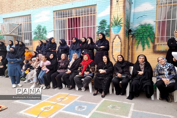 برگزاری مسابقه مادر دختری در دبیرستان استاد شهریار