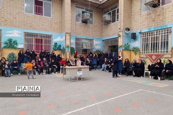 برگزاری مسابقه مادر دختری در دبیرستان استاد شهریار
