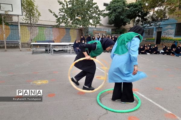 برگزاری مسابقه مادر دختری در دبیرستان استاد شهریار