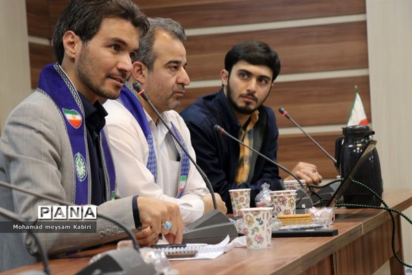نشست هم‌اندیشی دانش‌آموزان پیشتاز جهادی در خصوص ایام الله 13 آبان