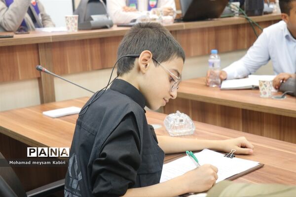 نشست هم‌اندیشی دانش‌آموزان پیشتاز جهادی در خصوص ایام الله 13 آبان