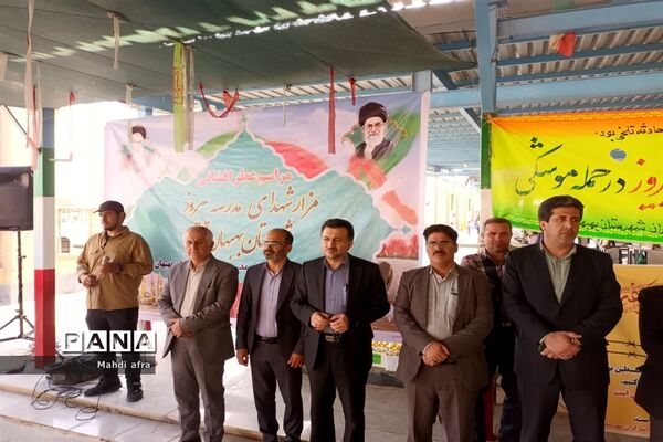 غبارروبی و عطر افشانی مزار مطهر شهدای مدرسه شهید پیروز بهبهان