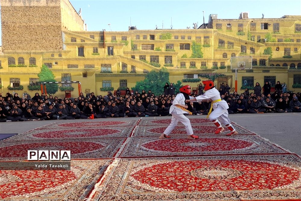 المپیاد ورزشی درون مدرسه‌ای به‌مناسبت هفته تربیت‌بدنی در دبیرستان هوشیار۲