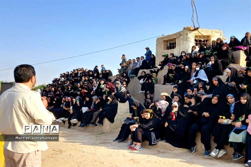 بازدید دانش‌آموزان اصفهانی شرکت کننده در اردوی راهیان نور از موزه ملی دفاع مقدس شهر خرمشهر
