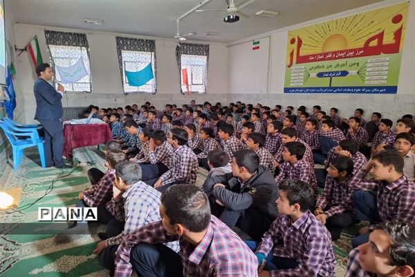 حضور مدیر و کارشناس کانون فرهنگی تربیتی شهید کشاورزی در مدارس شهرستان مهریز