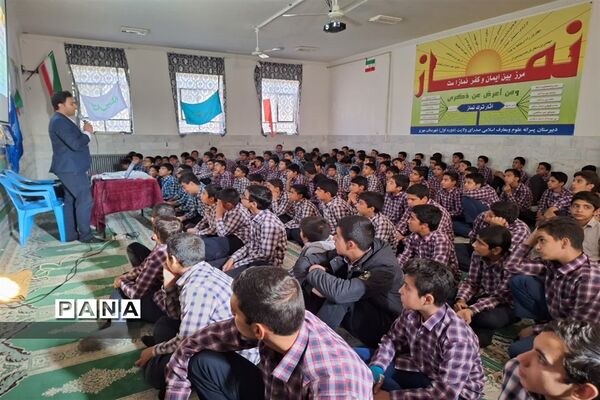 حضور مدیر و کارشناس کانون فرهنگی تربیتی شهید کشاورزی در مدارس شهرستان مهریز