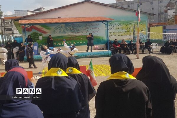 گرامیداشت هفته تربیت‌بدنی در دبیرستان سید صمد حسینی قائمشهر