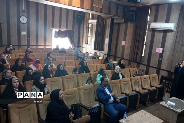 جلسه انجمن اولیا و مربیان و آموزش خانواده در کانون ملائک شهرستان‌قرچک