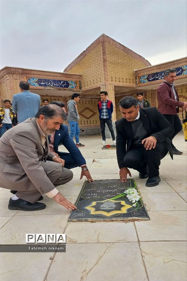 مراسم عطر افشانی گلزار شهدای شهرستان فاروج