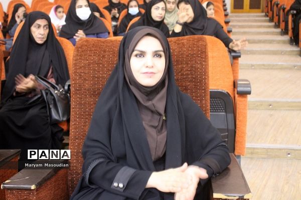 تجلیل از خانواده شهدا، فعالان حوزه تربیت‌بدنی و مدال‌آوران مسابقات ورزشی کشوری در بوشهر