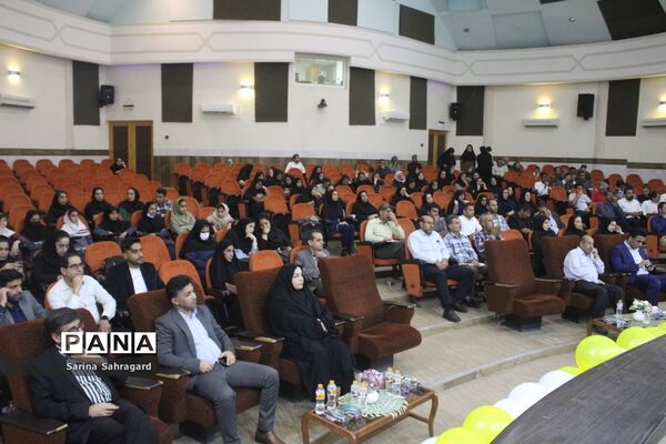 تجلیل از خانواده شهدا، فعالان حوزه تربیت‌بدنی و مدال‌آوران مسابقات ورزشی کشوری در بوشهر