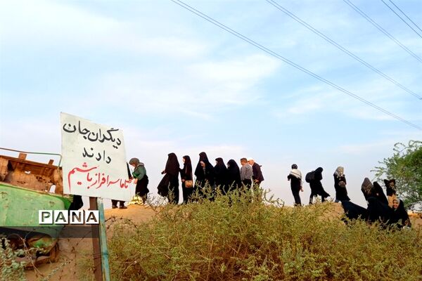 دانش آموزان  استان اصفهان  از منطقه جنگی ذوالفقاریه ء آبادان در اردوی راهیان نور