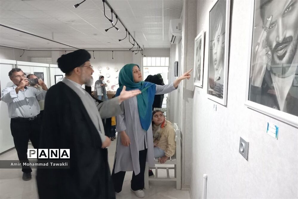 برپایی نمایشگاه نقاشی نگارستان آسمان در بافق
