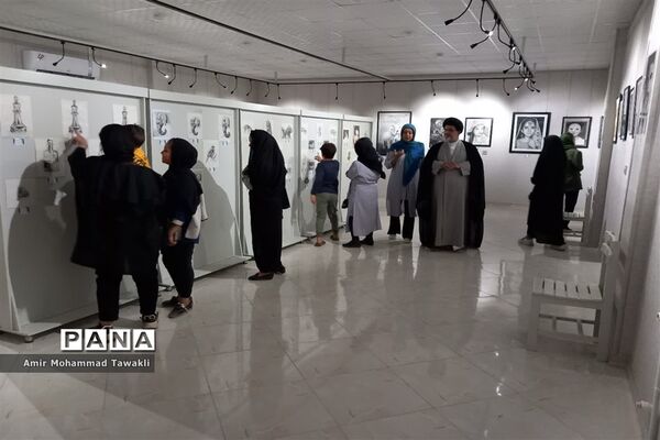 برپایی نمایشگاه نقاشی نگارستان آسمان در بافق