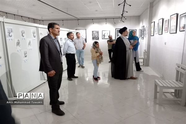 برپایی نمایشگاه نقاشی نگارستان آسمان در بافق