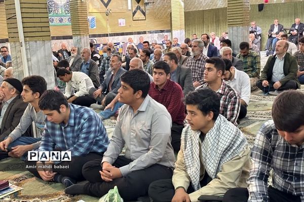 برگزاری نماز جمعه رودهن با حضور و مشارکت دانش‌آموزان بسیجی