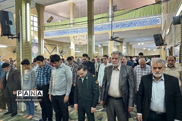 برگزاری نماز جمعه رودهن با حضور و مشارکت دانش‌آموزان بسیجی