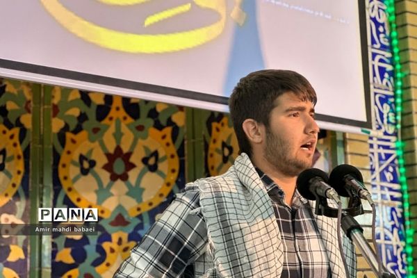 برگزاری نماز جمعه رودهن با حضور و مشارکت دانش‌آموزان بسیجی