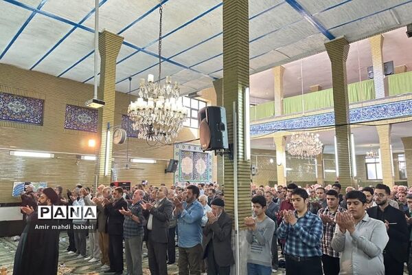 برگزاری نماز جمعه رودهن با حضور و مشارکت دانش‌آموزان بسیجی