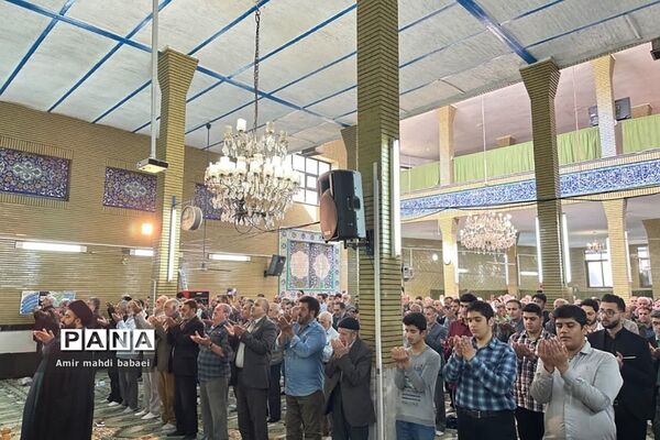 برگزاری نماز جمعه رودهن با حضور و مشارکت دانش‌آموزان بسیجی