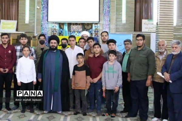 برگزاری نماز جمعه رودهن با حضور و مشارکت دانش‌آموزان بسیجی
