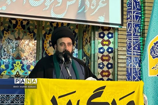 برگزاری نماز جمعه رودهن با حضور و مشارکت دانش‌آموزان بسیجی