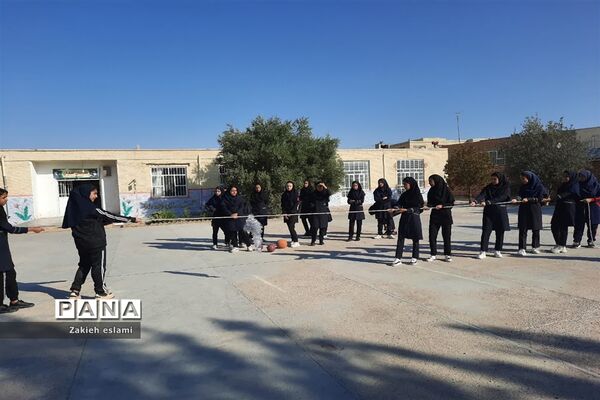 گرامیداشت هفته تربیت‌بدنی در دبیرستان متوسطه اول سمیه شهرستان خاتم