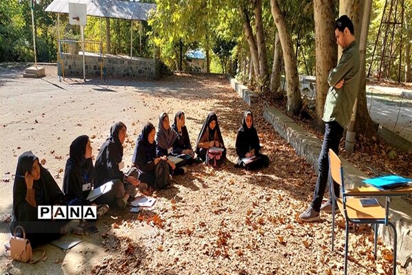 حضور دانش‌آموزان دختر منتخب خراسان شمالی در اختتامیه کشوری جشنواره فرهنگی هنری امید فردا