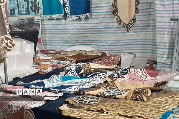 نمایشگاه غرفه‌های سنتی، صنایع‌دستی و مشاغل خانگی در بوستان کوهسنگی