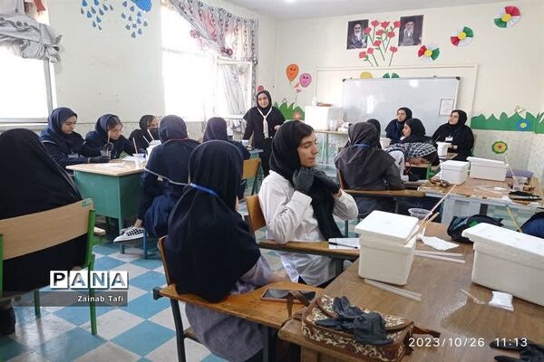 کارگاه آموزشی «استم »با رویکرد پرورش مهارت‌های تفکر و خلاقیت در اسلامشهر